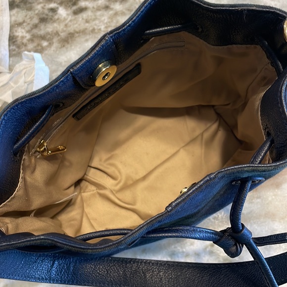 Talbot’s Drawstring Bucket Bag - Picture 4 of 6